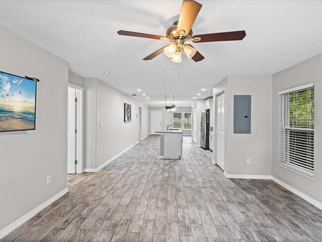 Building Photo - 1238 Vista Way