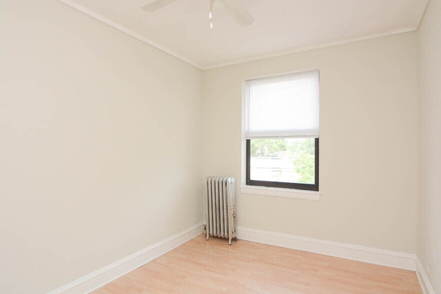 Building Photo - 4856 N Damen Ave
