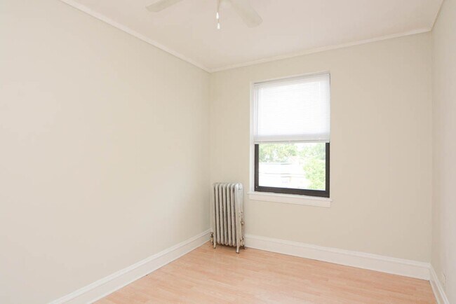 Building Photo - 4856 N Damen Ave