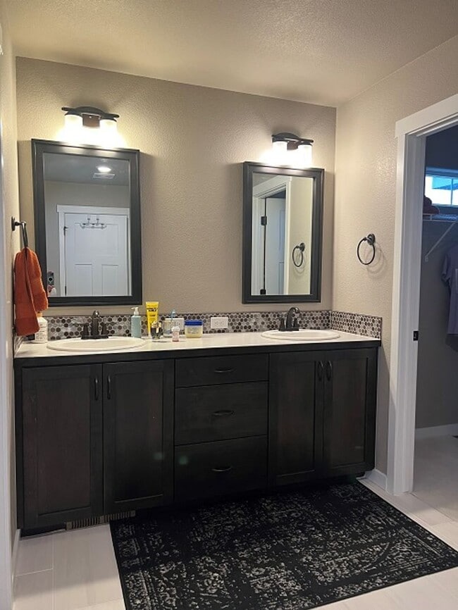 Building Photo - Elegant & Spacious Living in Timnath Ranch