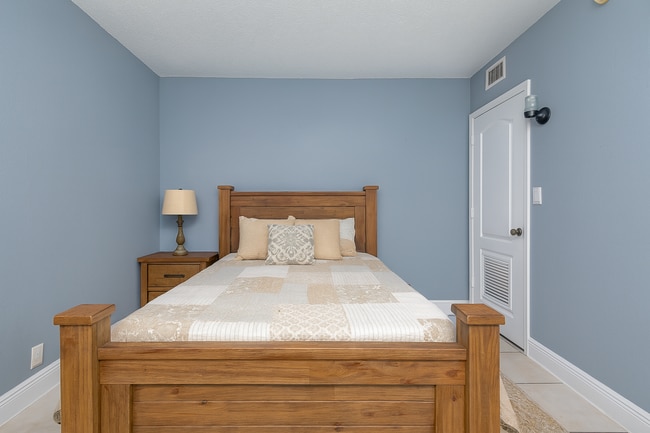 Building Photo - Charming 2-Bedroom Apartment – Fully Furni...