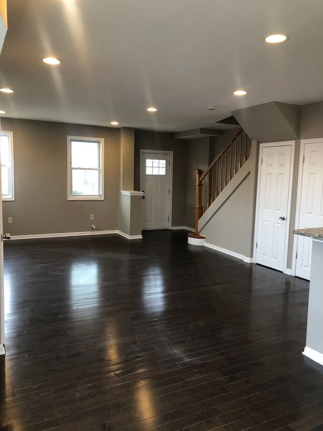 Building Photo - HABC Approved 3 Bedroom 2 Bathroom recently renovated townhouse in Baltimore City