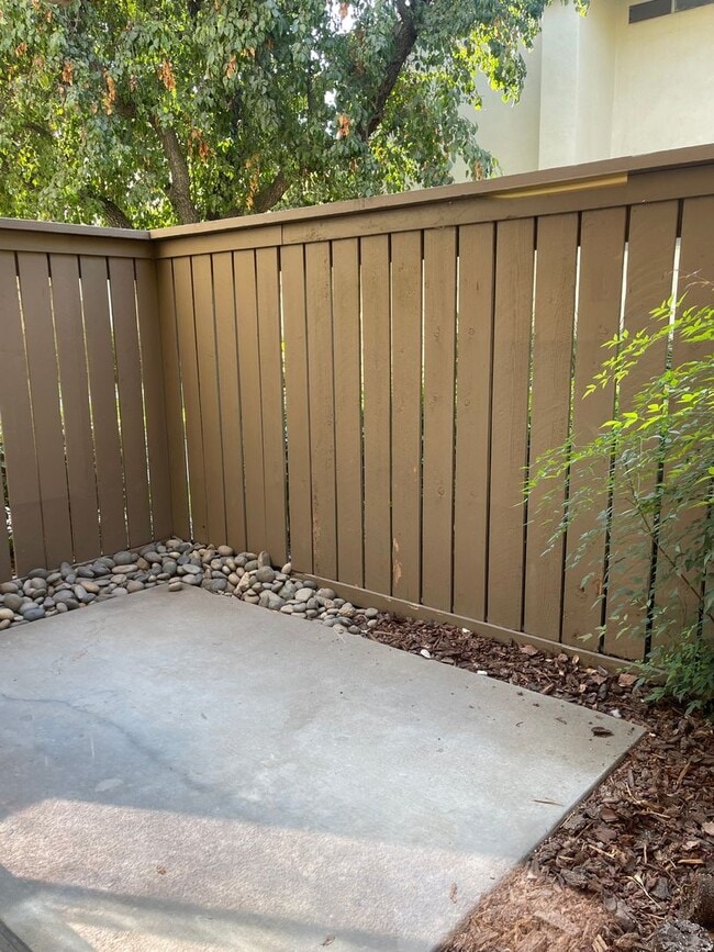 Building Photo - Condo in the most desired gated community ...