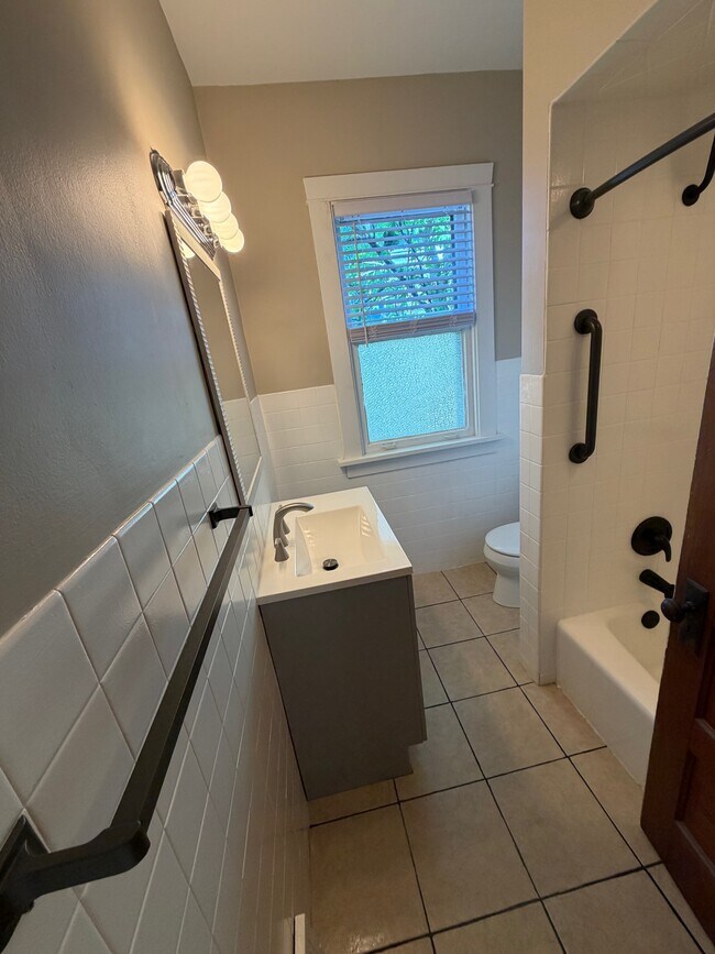 Building Photo - 222 State St