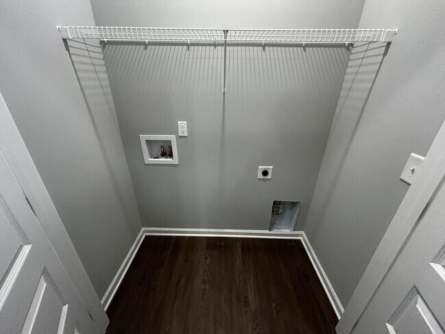 Building Photo - 1400 Pipeline Ave