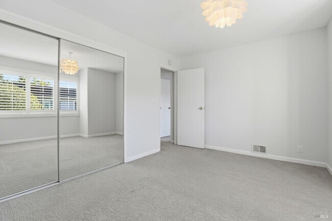 Building Photo - 122 Mariner Green Ct