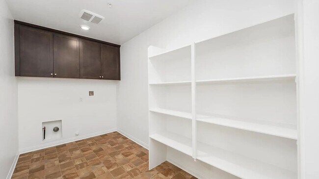 Building Photo - Energy Efficient Spacious 4BR House in Redlands