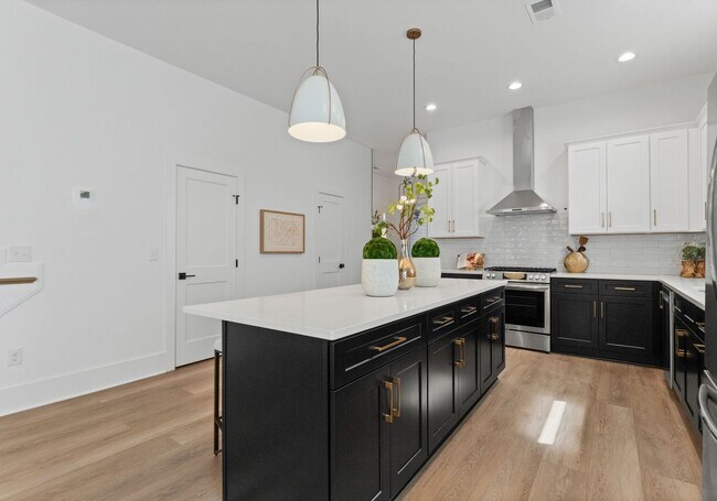 Building Photo - 2010 St John St