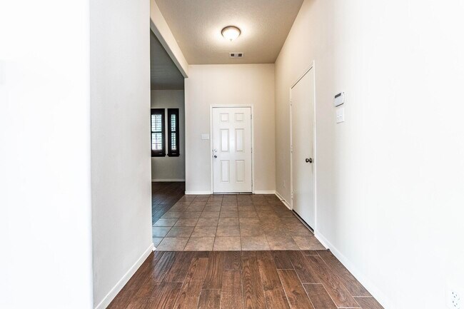 Building Photo - 913 Boxelder Pointe