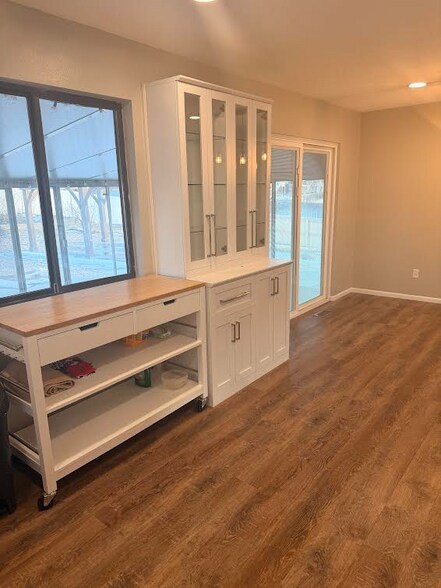 Building Photo - 1002 Barbi Ct