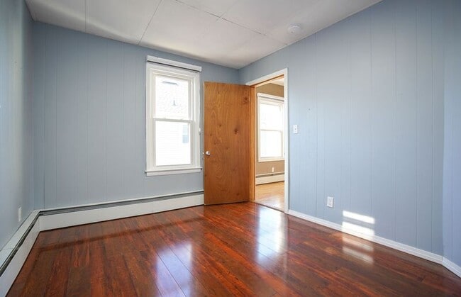 Building Photo - 146 Allen St