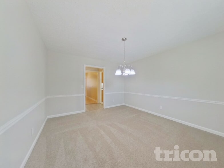 Building Photo - 429 Sugar Springs Way