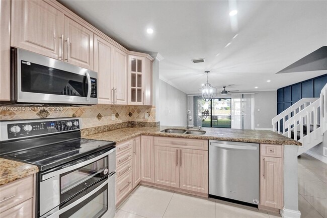 Building Photo - 3325 Carambola Cir S