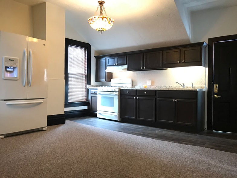 Building Photo - 112 Bernet Way