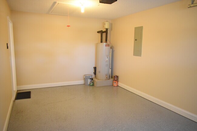 Building Photo - 1528 Wagon Ct