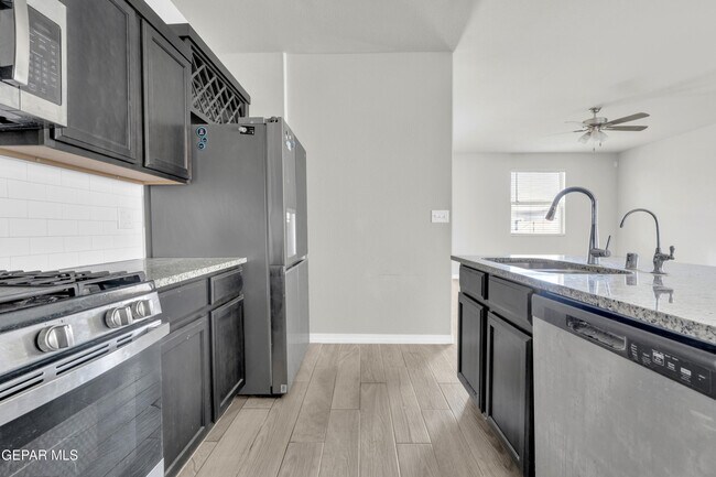 Building Photo - 12260 Desert Wolf Ave