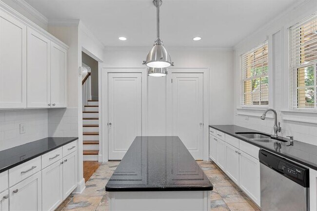 Building Photo - 251 Bolling Rd NE