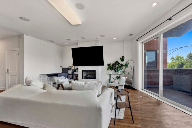 Building Photo - 3505 N Elston Ave