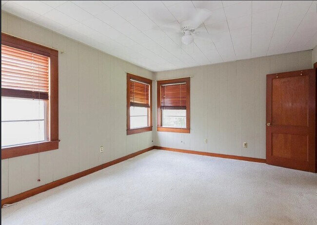 Building Photo - Mid City Beauty for Lease