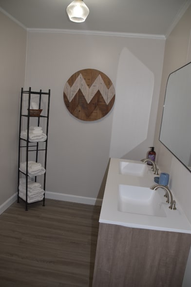 Building Photo - 37913 7th Ave