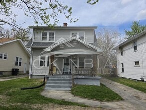 Building Photo - 713 W Hillcrest Ave