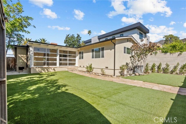 Building Photo - 1056 E Orange Grove Ave