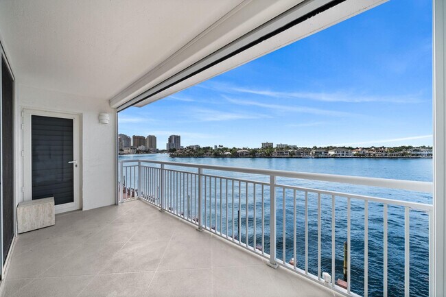 Building Photo - 511 Bayshore Dr