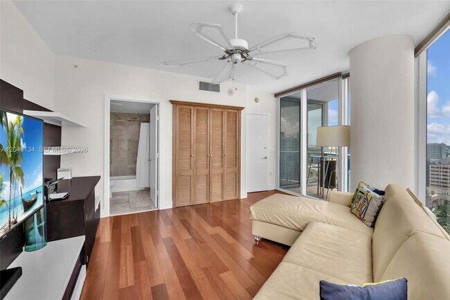 Building Photo - 333 Las Olas Way