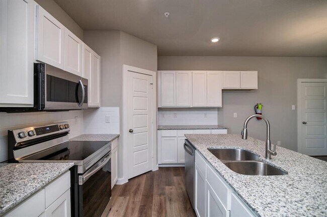 Building Photo - 735 Harvest Moon Dr