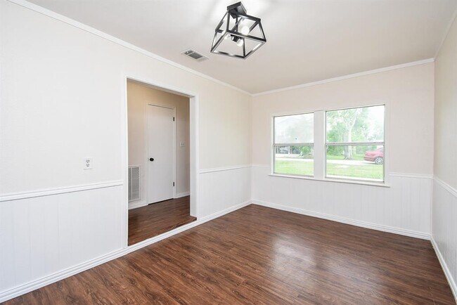Building Photo - 2847 County Rd 510A