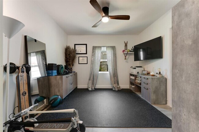 Building Photo - 1355 Biarritz Dr
