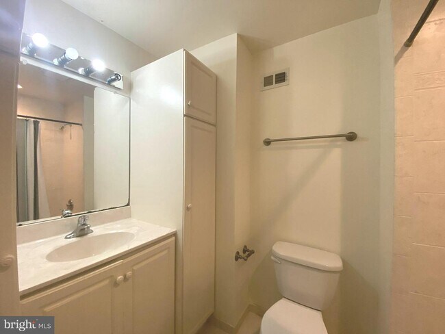 Building Photo - 199 Liberty Dr