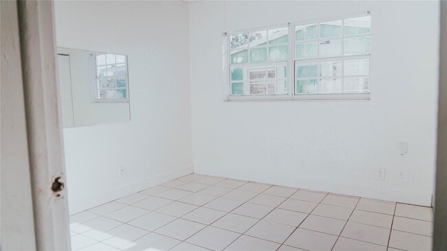 Building Photo - 6320 SW 10th Ct
