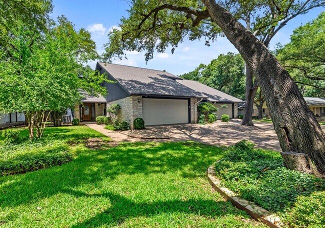 Building Photo - 8606 Mesa Dr