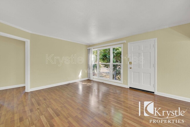 Building Photo - 579 Cedar St