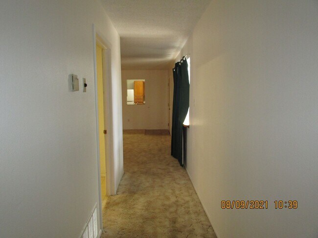 Building Photo - Newly remodeled 5 bedroom/2 bath home