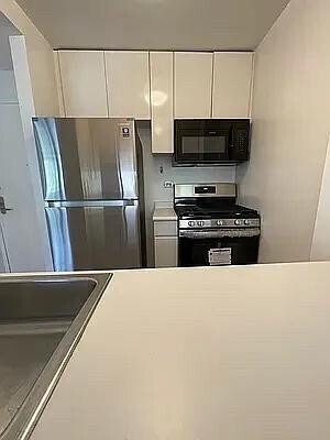 Building Photo - 295 Greenwich St