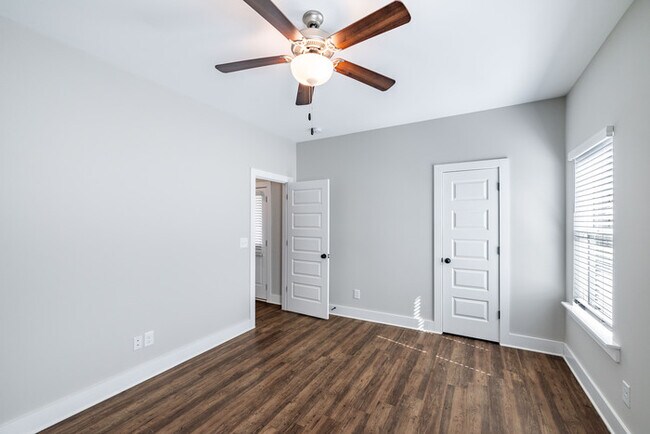 Building Photo - 2033 Weaver Way