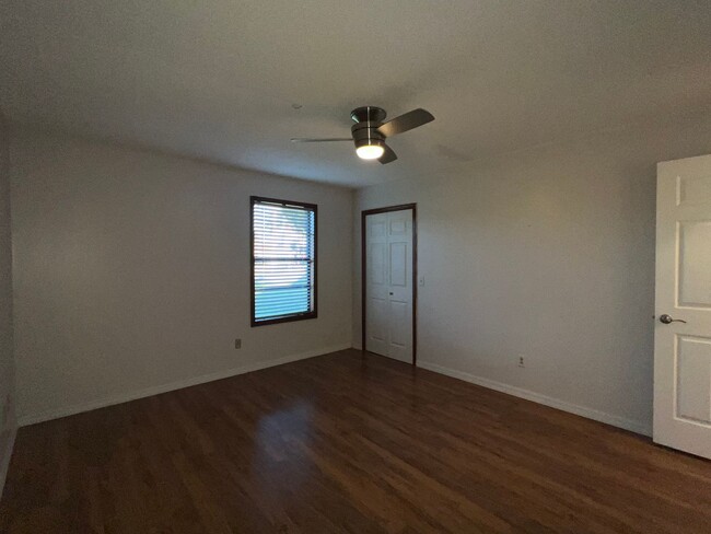 Building Photo - Available Now! Spacious 3 Bedroom 2 Bath o...