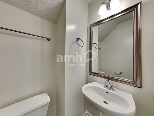 Building Photo - 1717 Beacon Valley Dr