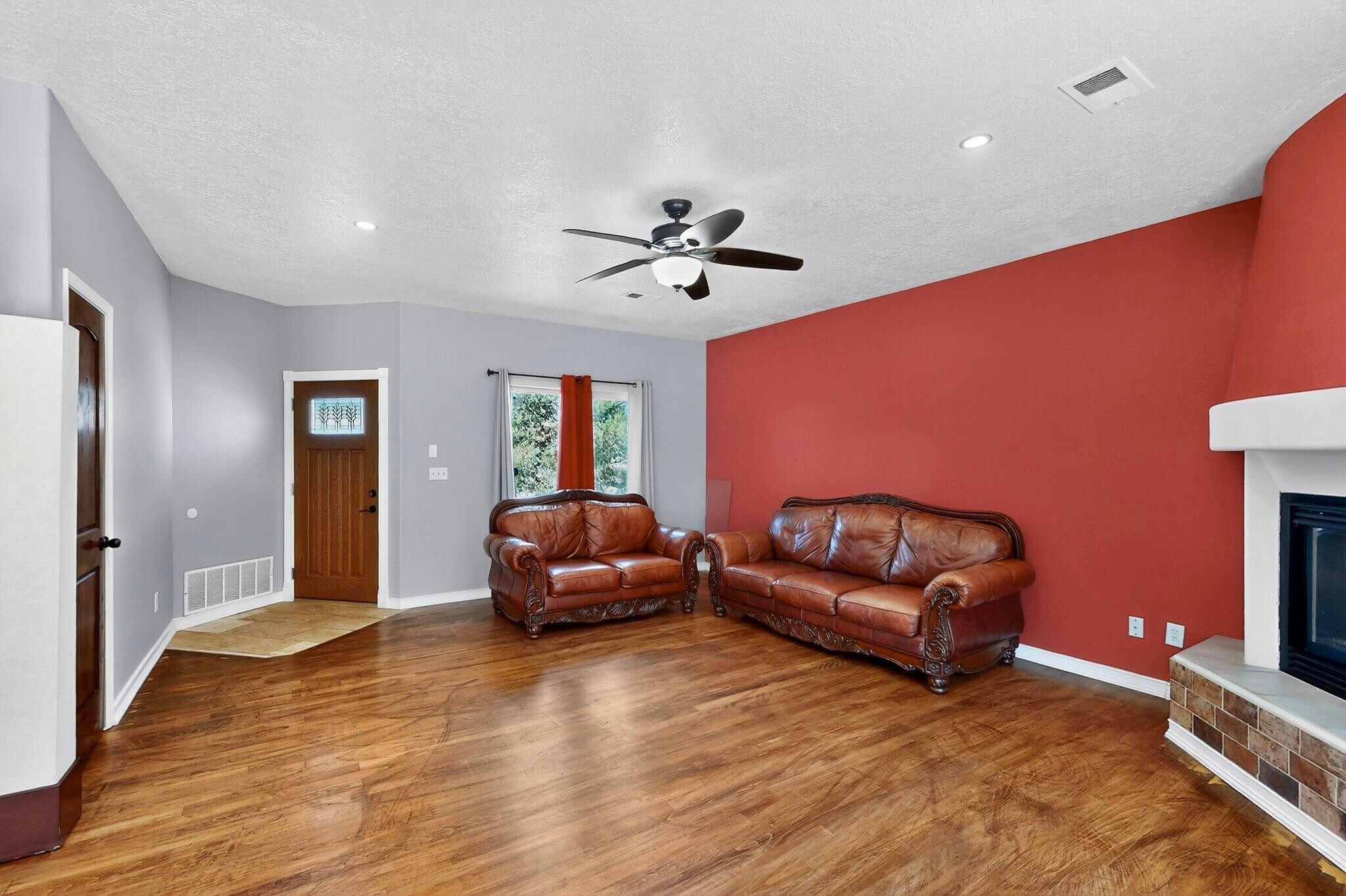 Building Photo - 244 Glenridge Park Ln NE