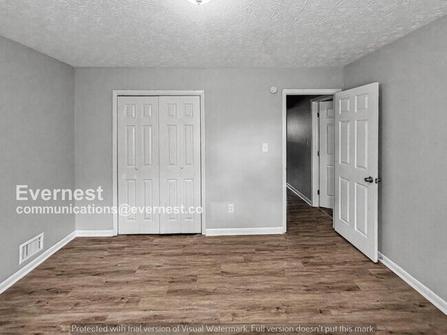 Building Photo - 4 Bed, 2 Bath Home with Garage / Pet-Friendly / Available Now!