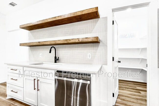 Building Photo - 432 Bentwood Dr