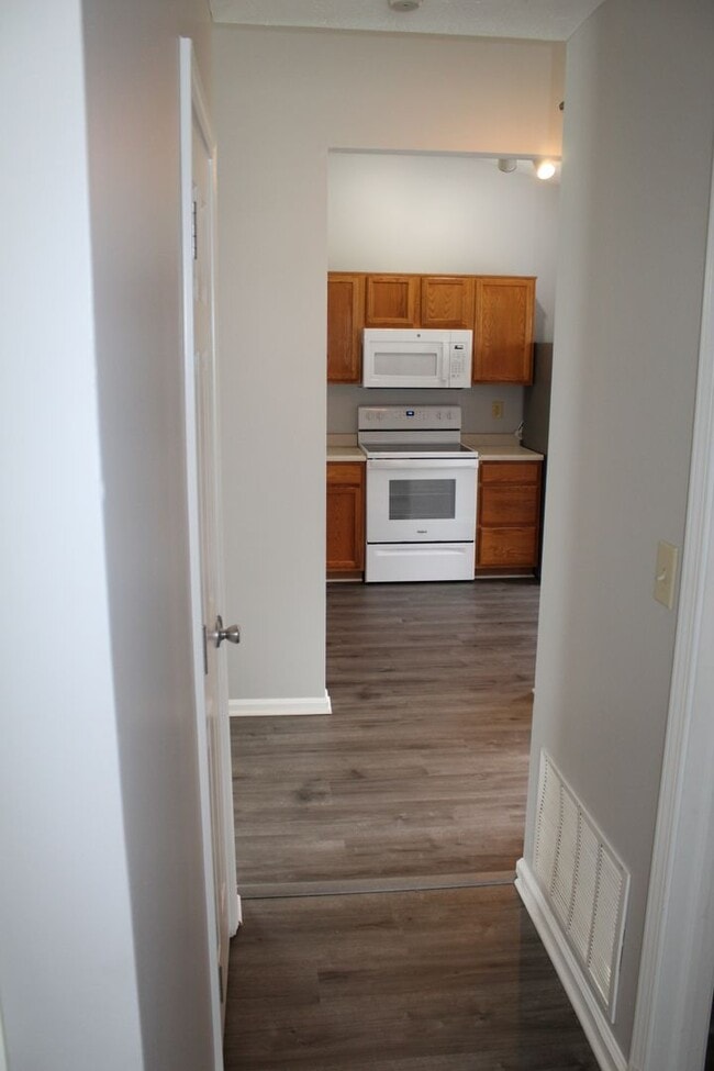 Building Photo - Immaculate 3 Bedroom Ranch in Avon!