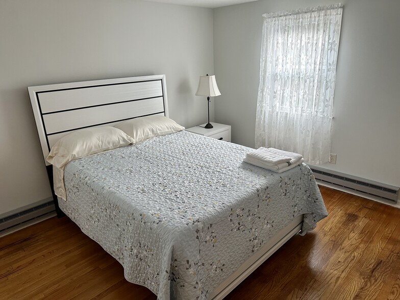 Building Photo - 160 Sunset Dr