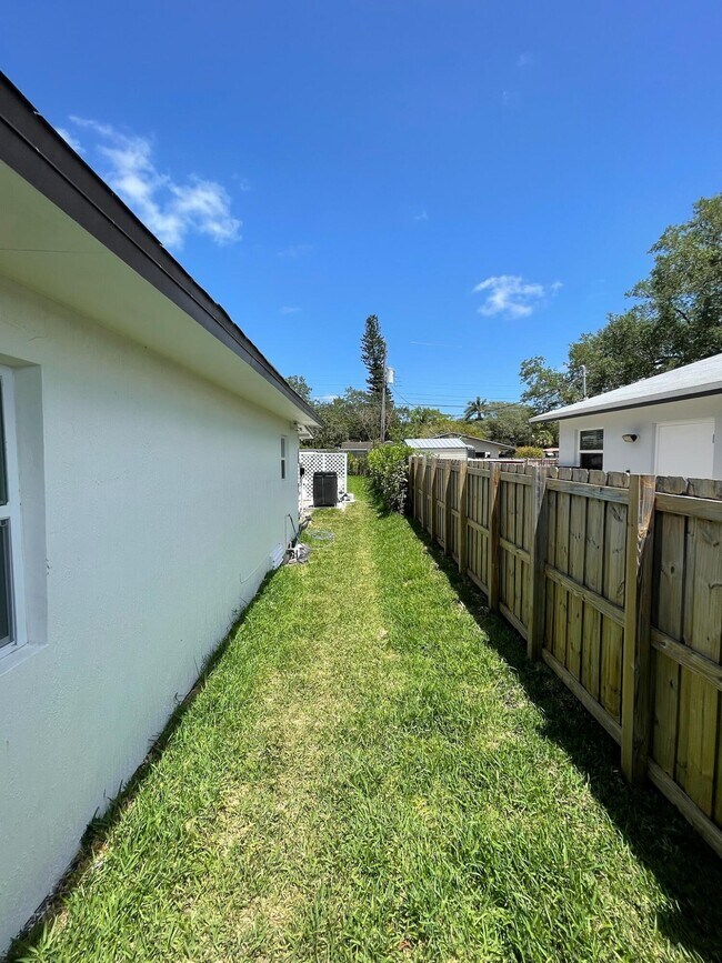 Building Photo - 1564 SW 28th Terrace