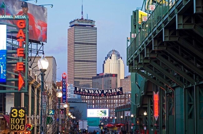 Building Photo - 452 Park Dr