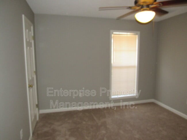 Building Photo - 7037 Meadowlands Pl