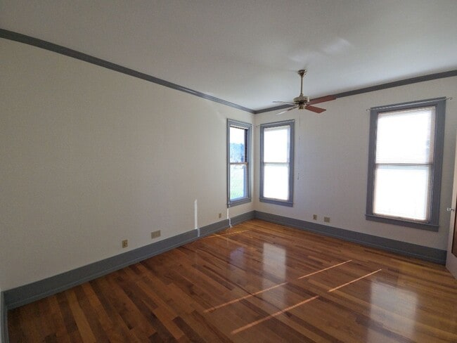 Building Photo - Distinctive Alton home offers charming living opportunity!