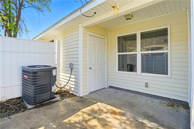 Building Photo - 314 Promise Ln